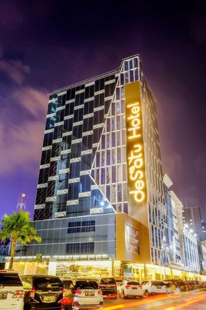 Front of property - deSatu Hotel (Medan)
