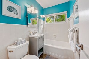 Combined shower/bathtub, hair dryer, towels, soap