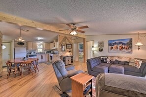 TV - Secluded Mountain Retreat w/ Deck, Views & Hiking! (Guffey)