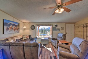 TV - Secluded Mountain Retreat w/ Deck, Views & Hiking! (Guffey)