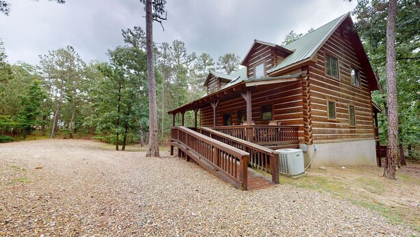 A log cabin with a porch and a gravel driveway. - Acorn Acres is a true log cabin nestled in complete privacy and seclusion on acr (Broken Bow)