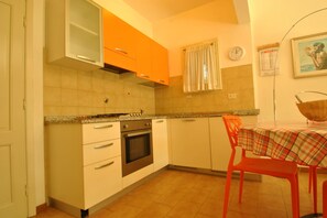 Fridge, oven