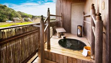 Deep-soaking bathtub