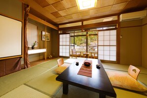 Japanese Style Room for 5 People, Non Smoking | In-room safe - Yumoto Sakakibarakan (Tsu)