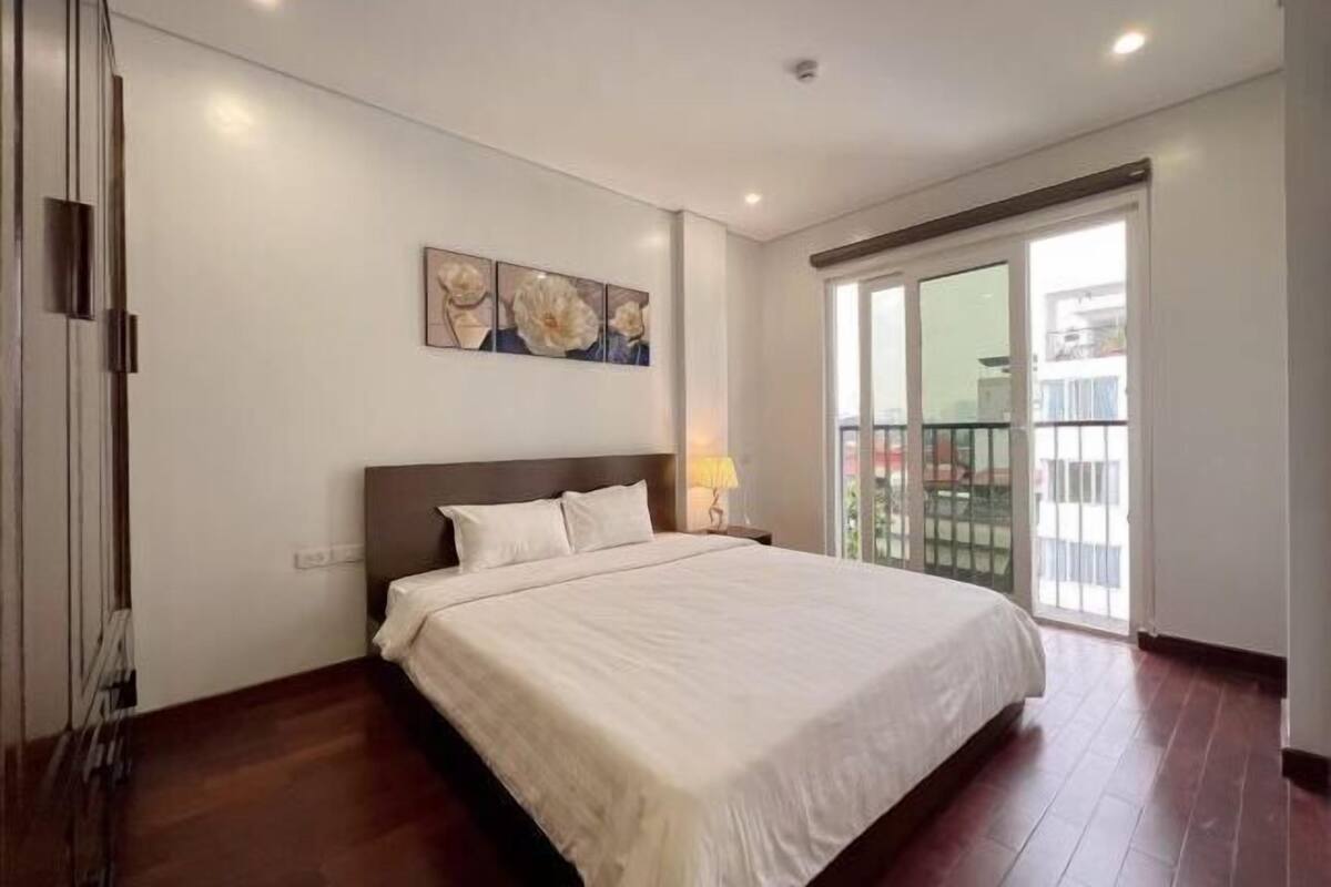 Coffre-fort, bureau, espace de travail pour ordinateurs portables