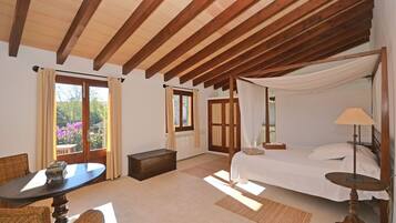 6 slaapkamers, een strijkplank/strijkijzer, gratis wifi, beddengoed