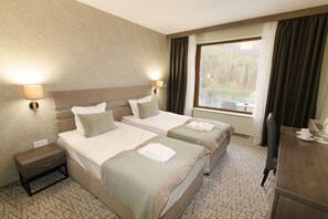 Chambre Deluxe double ou avec lits jumeaux | Literie de qualité, couette en duvet, lit avec matelas Select Comfort