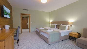 Deluxe Double or Twin Room | Premium bedding, down comforters, Select Comfort beds, minibar