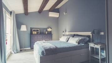 Double Room (Le Mura) | Individually decorated, individually furnished, free cribs/infant beds