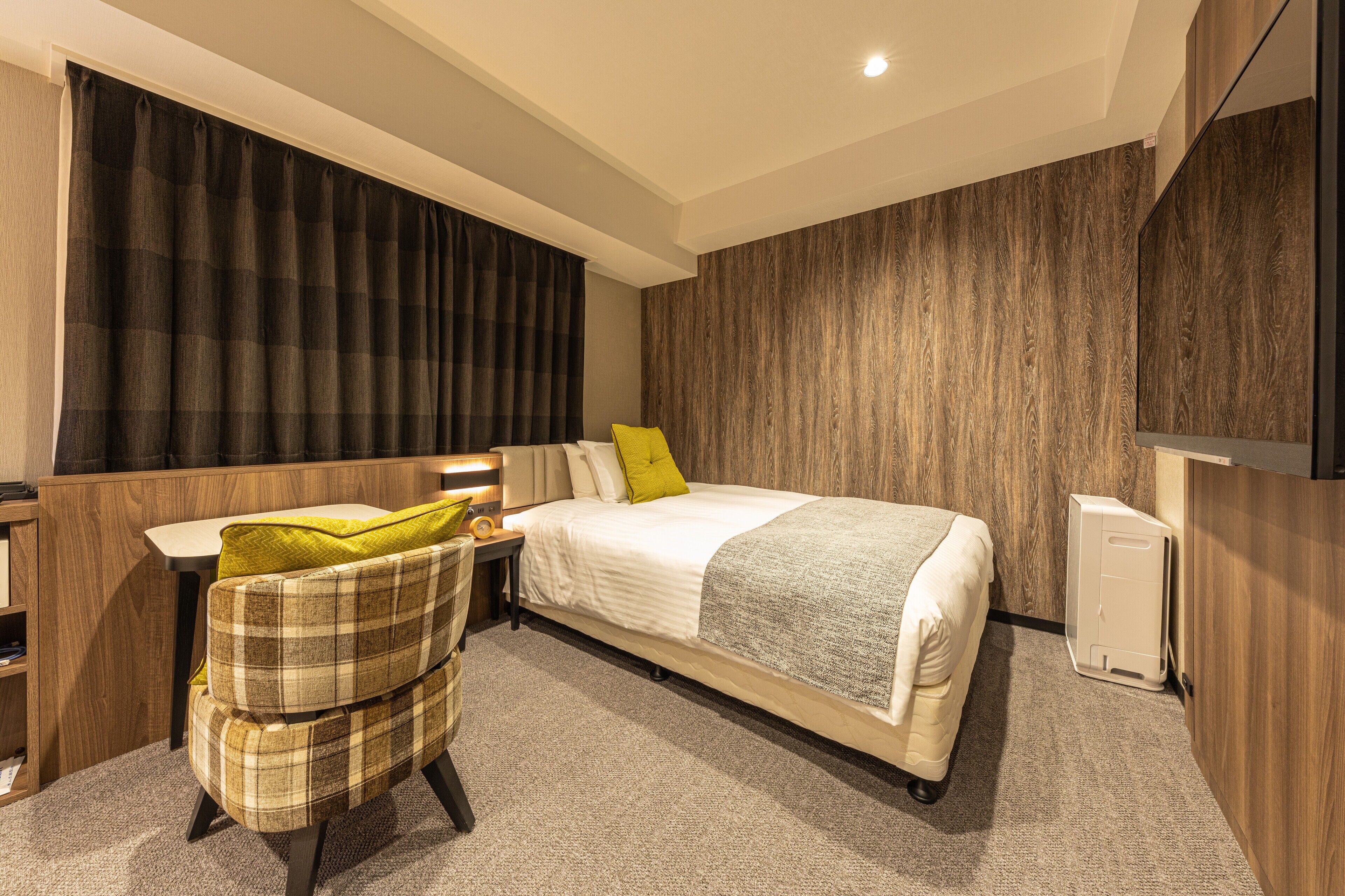 universal room, non-smoking (20 m²) | down duvets, minibar, in-room safe, desk