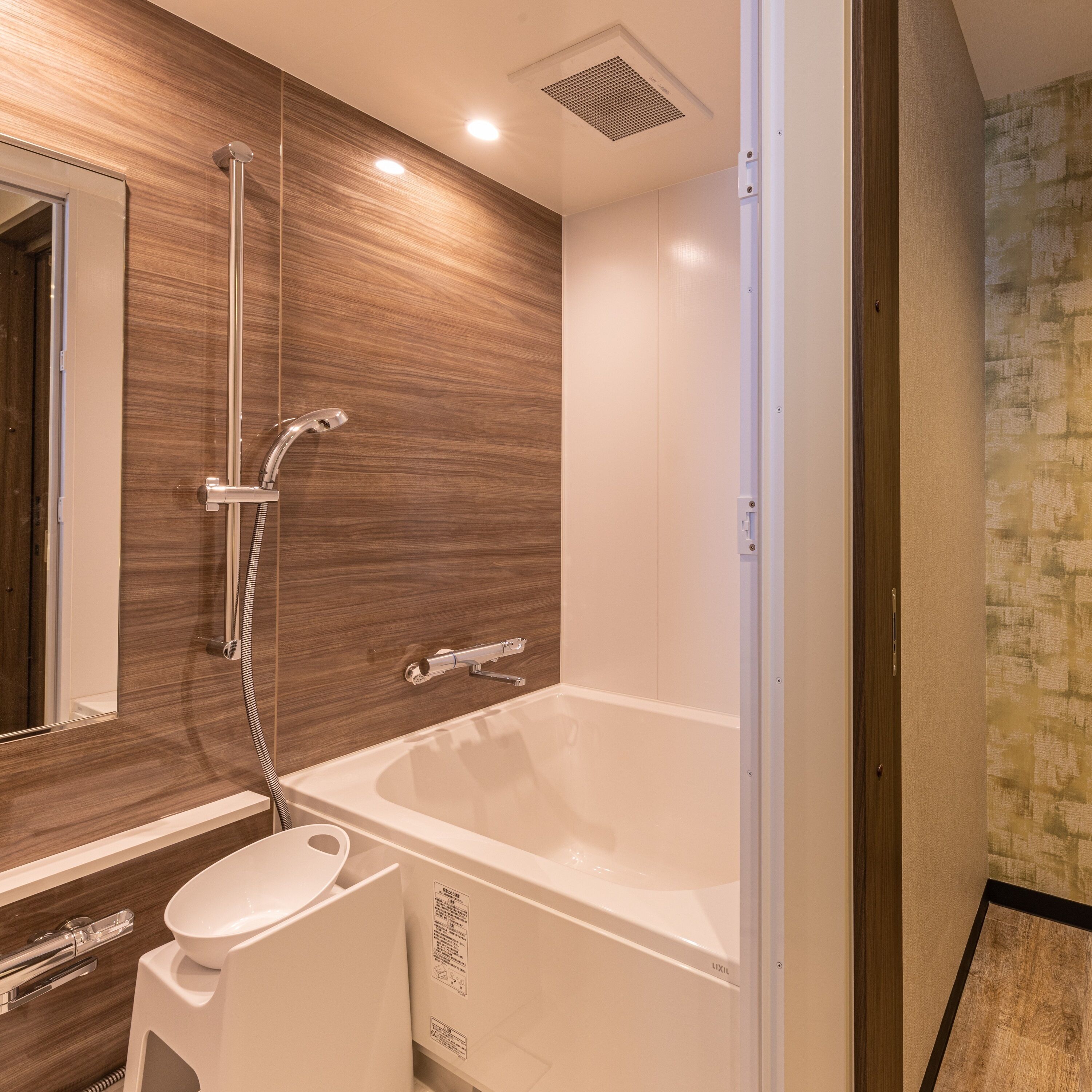 combined shower/bathtub, free toiletries, hair dryer, bathrobes