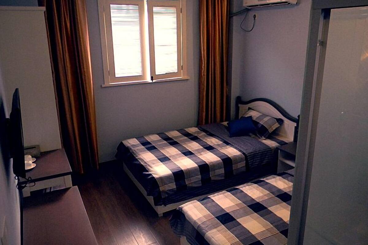 Habitación triple Confort | Wifi gratis y ropa de cama
