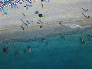 Private beach, white sand, sun-loungers, beach umbrellas - Villaggio Camping Sambalon (Zambrone)