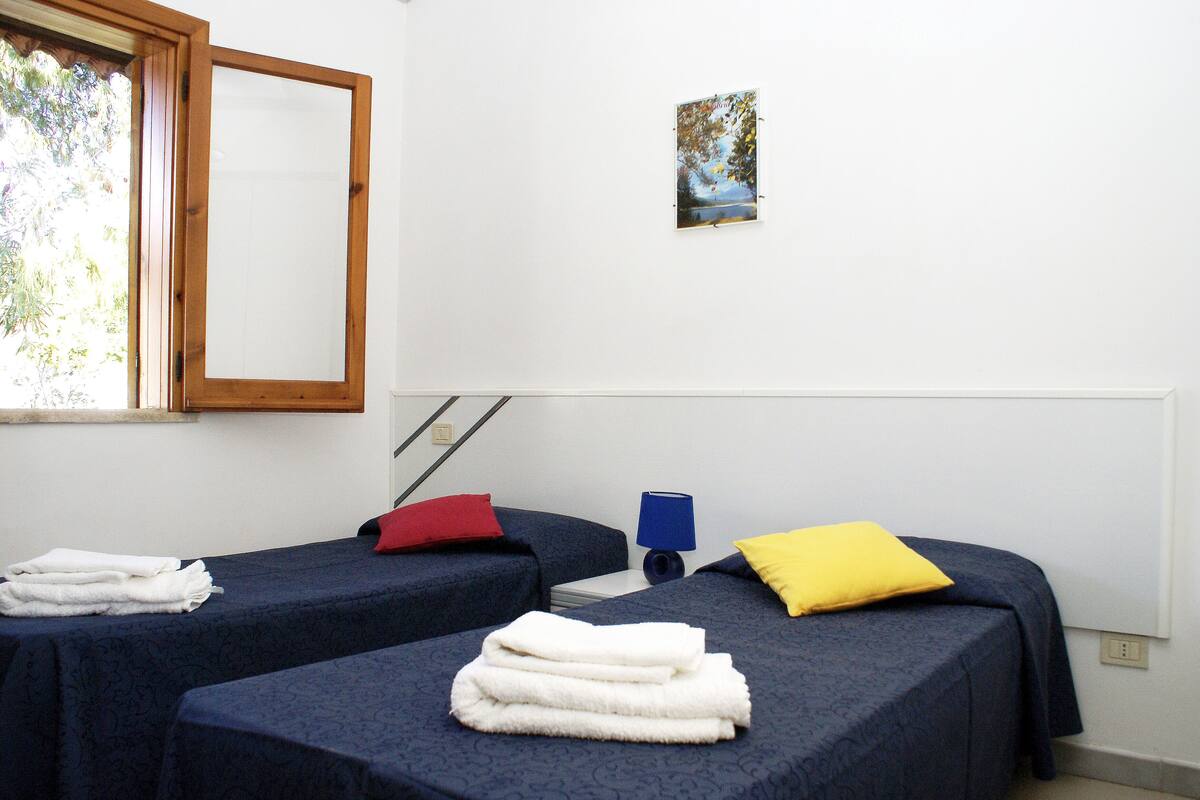 Lits bébé (gratuits), draps fournis