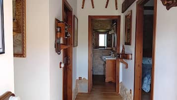 1 chambre, fer et planche Ă repasser, Wi-Fi gratuit, draps fournis