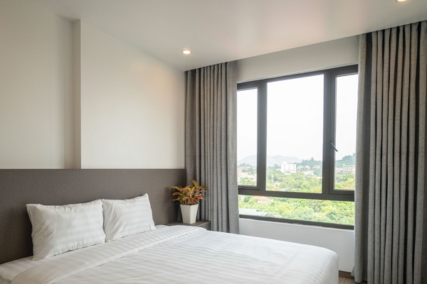 1 habitación, decoración personalizada y escritorio