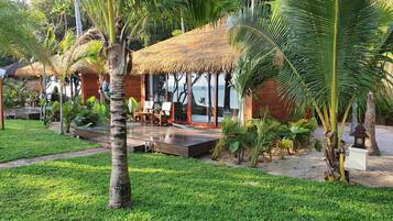 Luxury Beachfront Villa | Minibar, caja de seguridad en la habitación y wifi gratis