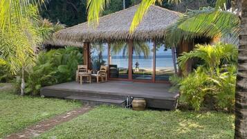 Luxury Beachfront Villa | Garden view