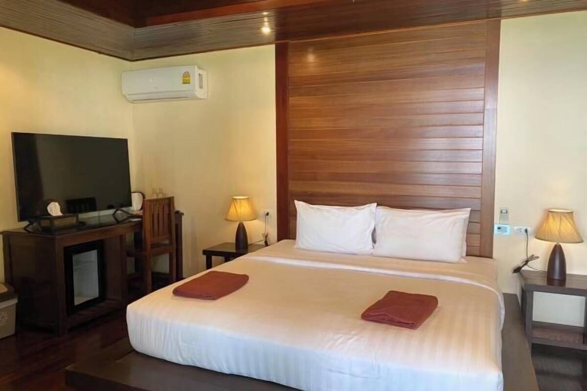 Minibar, in-room safe, free WiFi