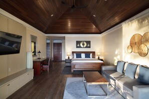 Luxury Beachfront Villa | Área de sala de estar | Smart TV de 50 pulgadas con canales por cable, televisión y Netflix