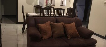 Beautiful House, Master Bedroom With A Jacuzzi, Private Balcony, Mountain View!