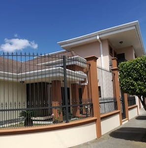 Exterior - Beautiful House, Master Bedroom With A Jacuzzi, Private Balcony, Mountain View! (El Tejar del Guarco)