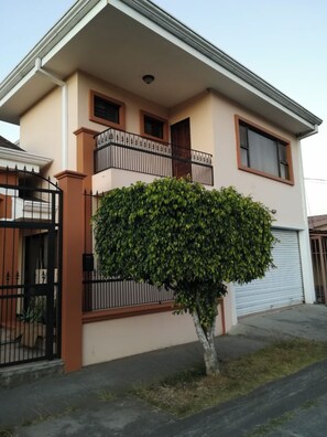 Exterior - Beautiful House, Master Bedroom With A Jacuzzi, Private Balcony, Mountain View! (El Tejar del Guarco)