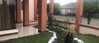 Beautiful House, Master Bedroom With A Jacuzzi, Private Balcony, Mountain View!