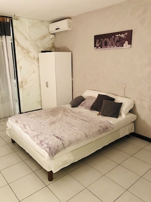 1 bedroom, iron/ironing board