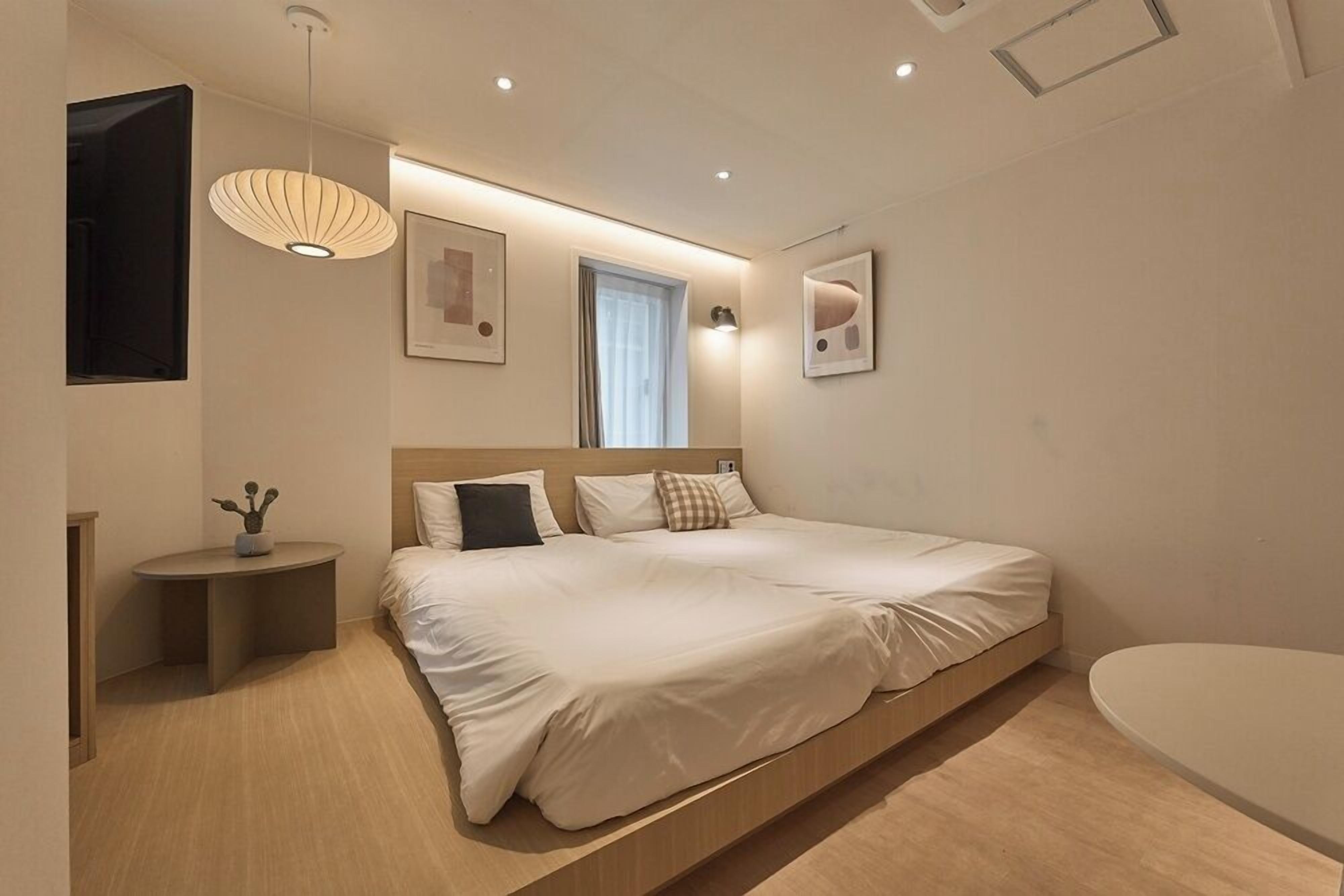 Executive Triple Room | Premium bedding, pillow-top beds, individually decorated