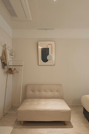 コンフォート ダブルルーム (Bath) | リビングルーム | 薄型テレビ