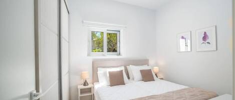 2 Schlafzimmer, Zimmersafe, Bügeleisen/Bügelbrett, WLAN