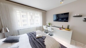 Studio Apartment Junior | Laptop workspace, iron/ironing board, free WiFi, bed sheets - VISIONAPARTMENTS Zurich Rotachstrasse (Zürich)