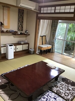 Chambre Tradition, salle de bains commune (Japanese Style)