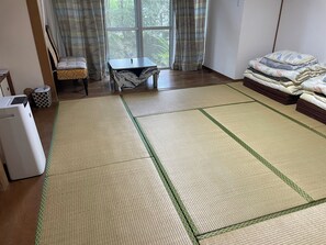 Quarto tradicional, banheiro compartilhado (Japanese Style) | 3 quartos, individualmente decorados, Wi-Fi de cortesia