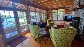 Télévision, cheminée