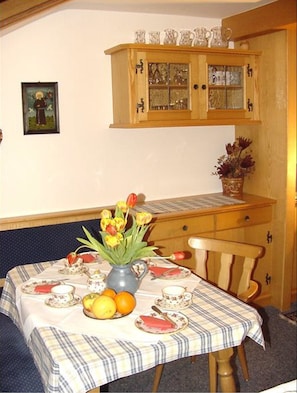 Apartment (Kissner) | In-room dining