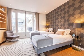 5 Schlafzimmer, Zimmersafe, Schreibtisch, BĂŒgeleisen/BĂŒgelbrett