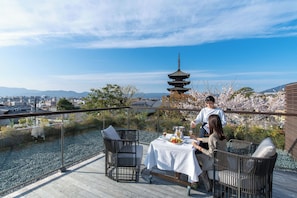 Panoramic-Zweibettzimmer, 2 Doppelbetten, Nichtraucher, Terrasse | Ausblick vom Zimmer