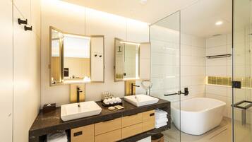 Separate bathtub and shower, rainfall showerhead