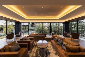 2 bars/lounges, rooftop bar