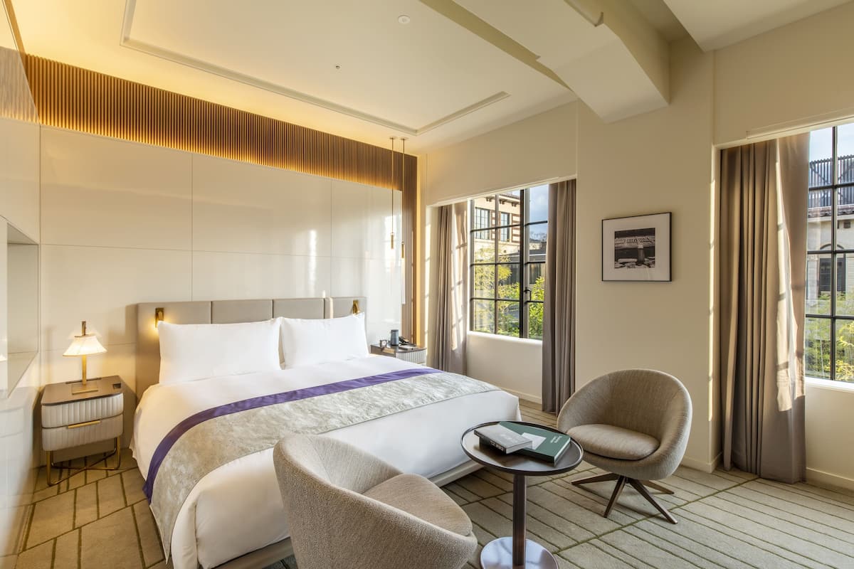 Hochwertige Bettwaren, Daunenbettdecken, Pillowtop-Betten, Minibar