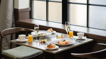 Daily full breakfast for a fee