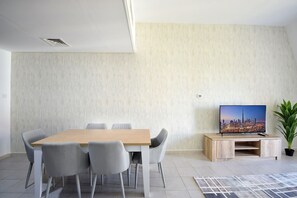 Business-Apartment | Essbereich im Zimmer