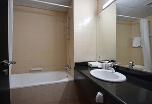 Business Apartment | Bathroom | Towels - Discovery Gardens (Dubai)