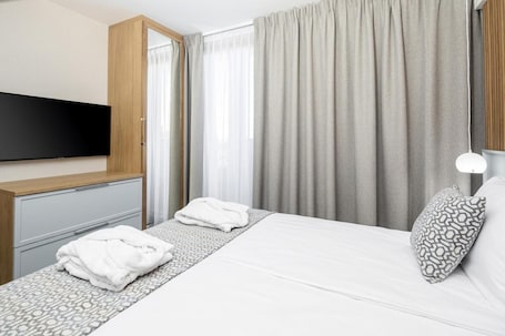 Caja de seguridad en la habitación y escritorio . Maloves SPA & Resort