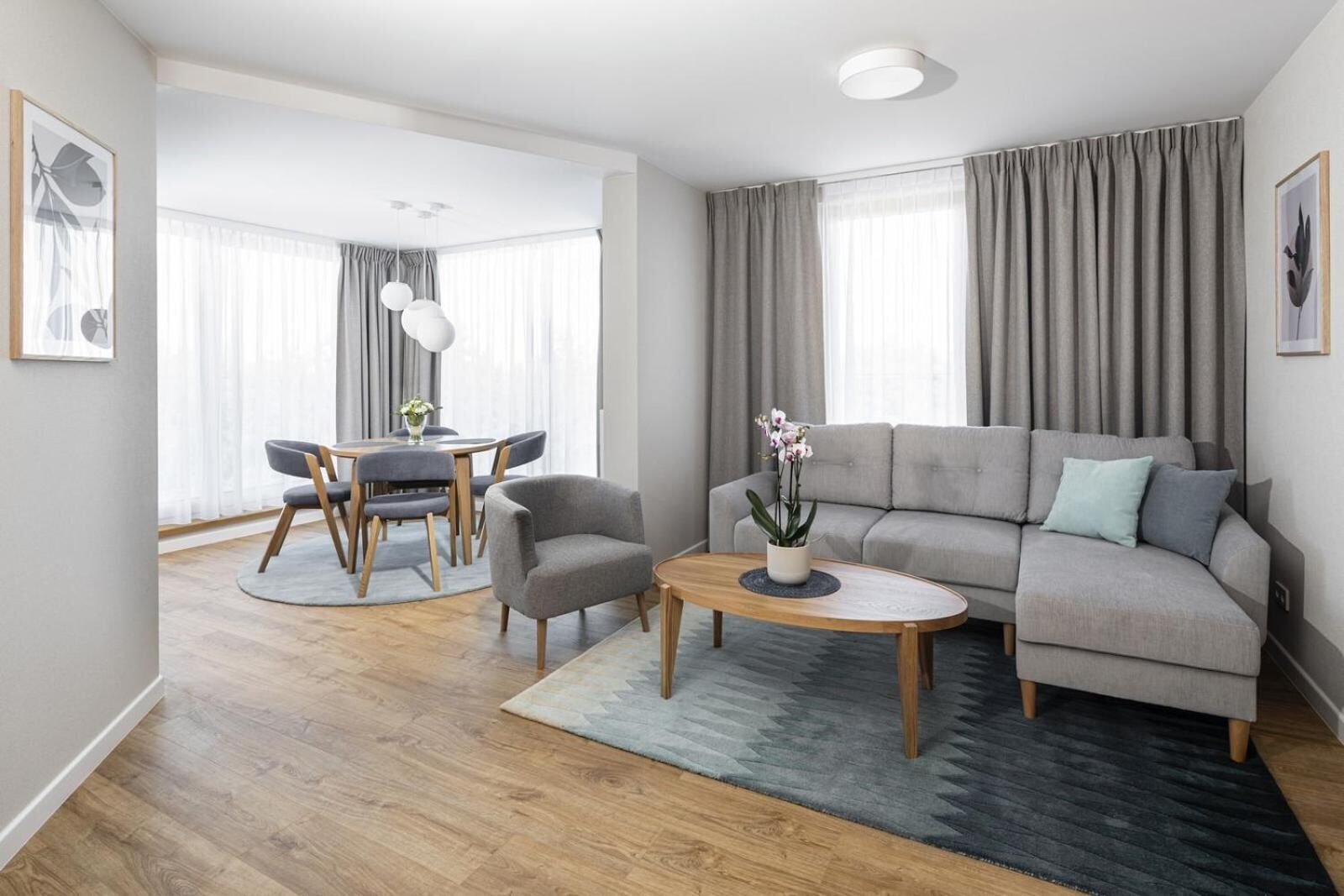 Télévision à écran plat de 32 pouces avec chaînes par câble, télévision