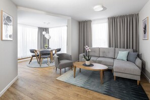 Télévision à écran plat de 32 pouces avec chaînes par câble, télévision