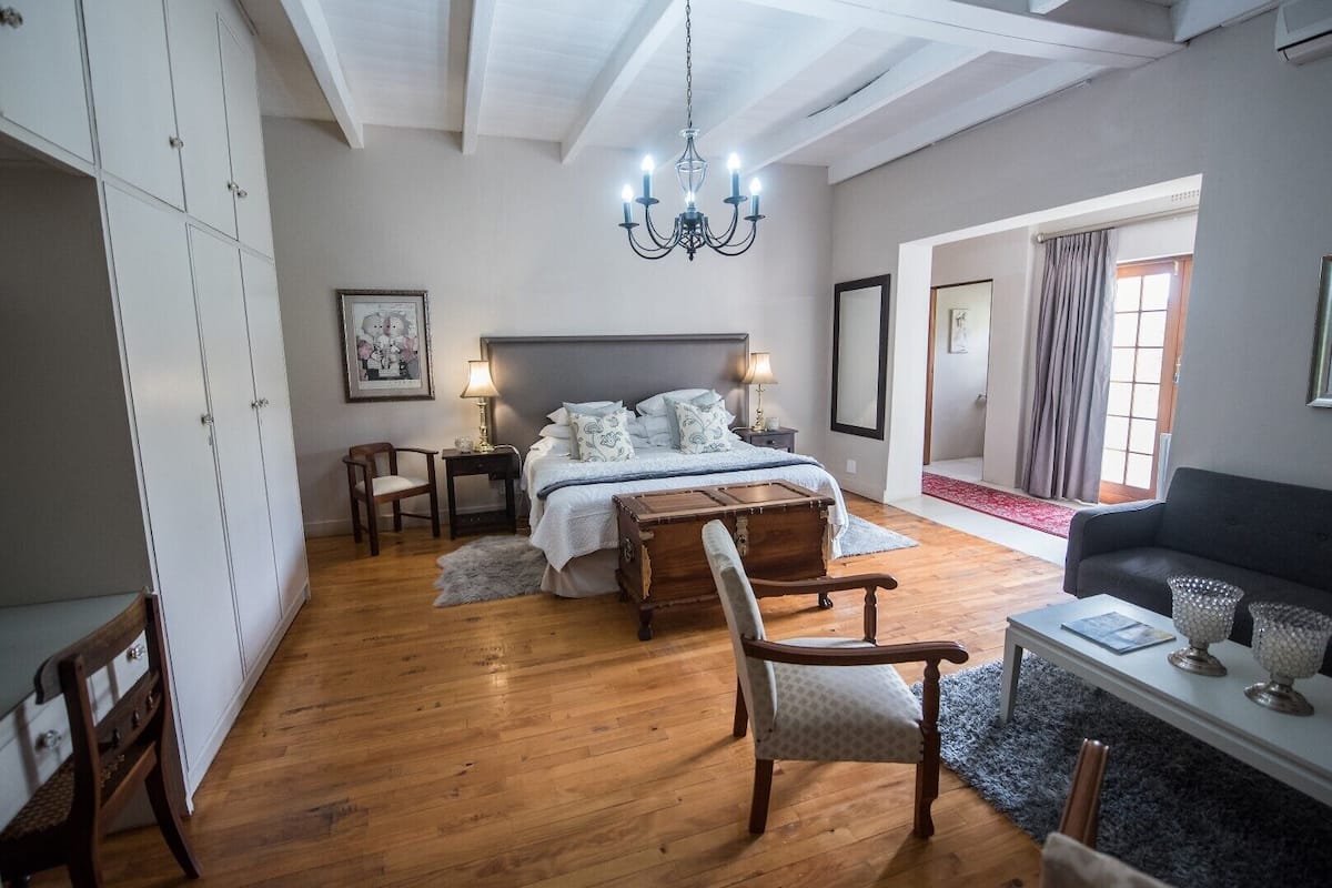 Double Room (Dauphine) | Blackout drapes, free WiFi, bed sheets
