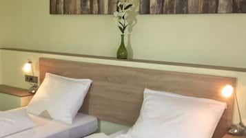 Basic Double Room | Soundproofing, free WiFi, bed sheets